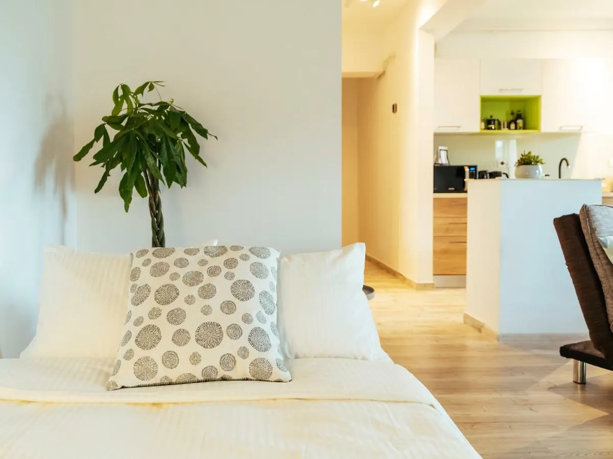 Bright And Spacious Central Apartment- Piata Amzei Bucharest Romania