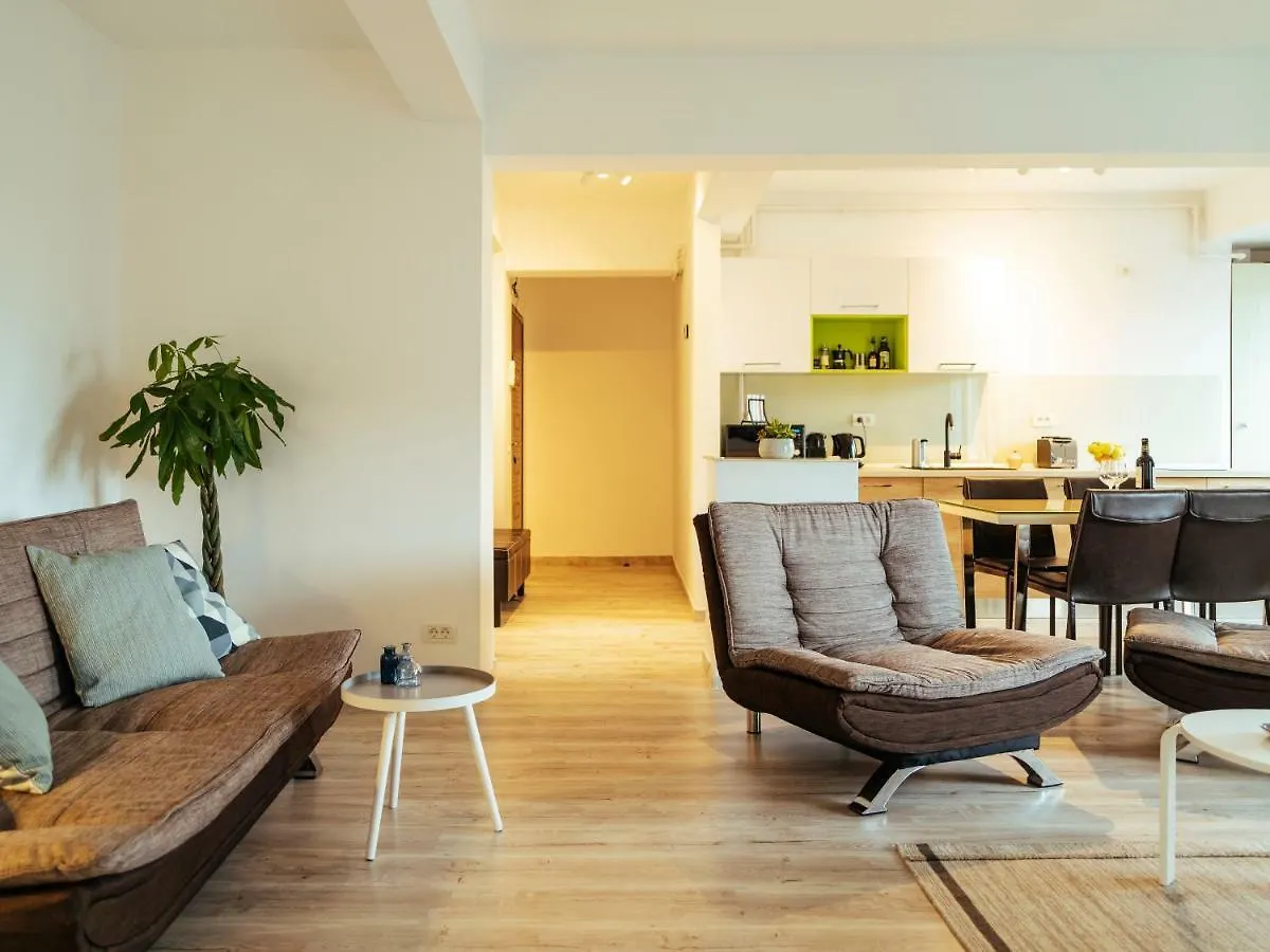 Bright And Spacious Central Apartment- Piata Amzei Bucharest Romania